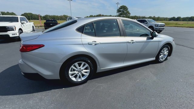 Used 2025 Toyota Camry LE FWD image 8