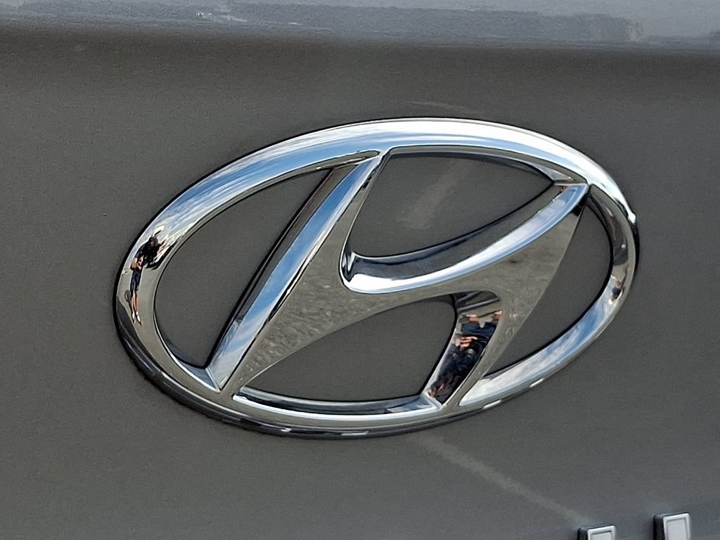 Used 2024 Hyundai Venue SEL FWD image 30
