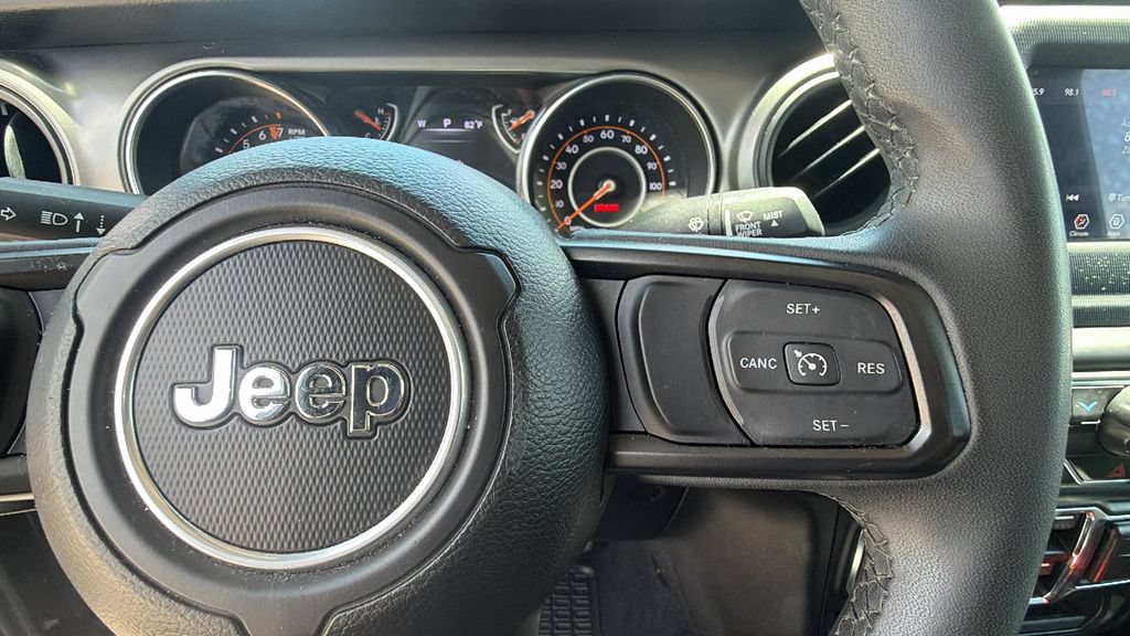 Used 2023 Jeep Gladiator Sport AWD/4WD image 17