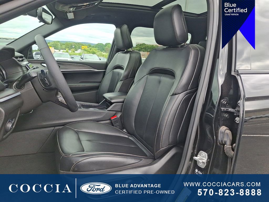 Used 2024 Jeep Grand Cherokee L Limited w/ Black Appearance Package AWD/4WD image 14