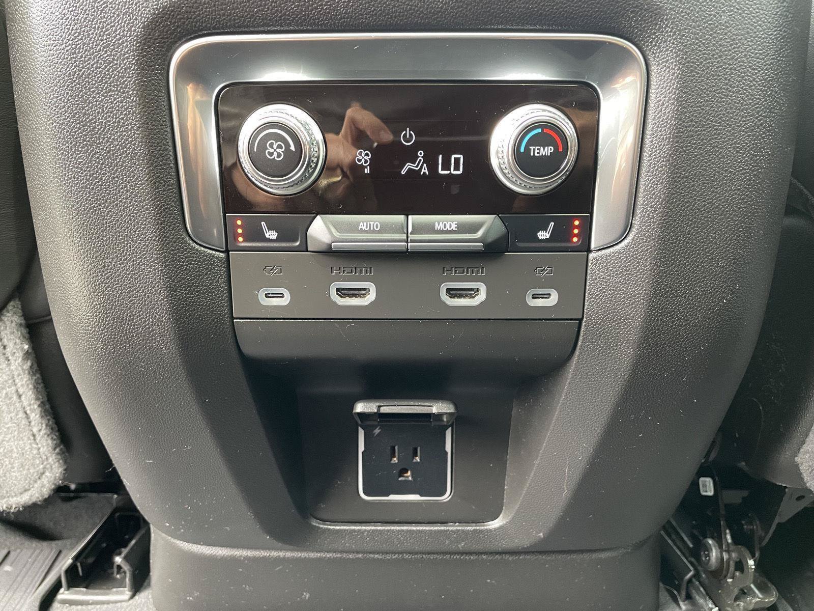 Used 2024 GMC Yukon XL Denali Ultimate AWD/4WD image 22