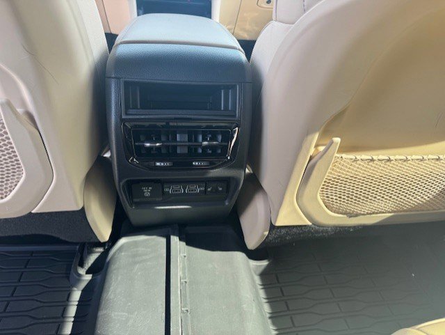 Used 2023 Jeep Grand Cherokee Limited w/ Luxury Tech Group II image 27