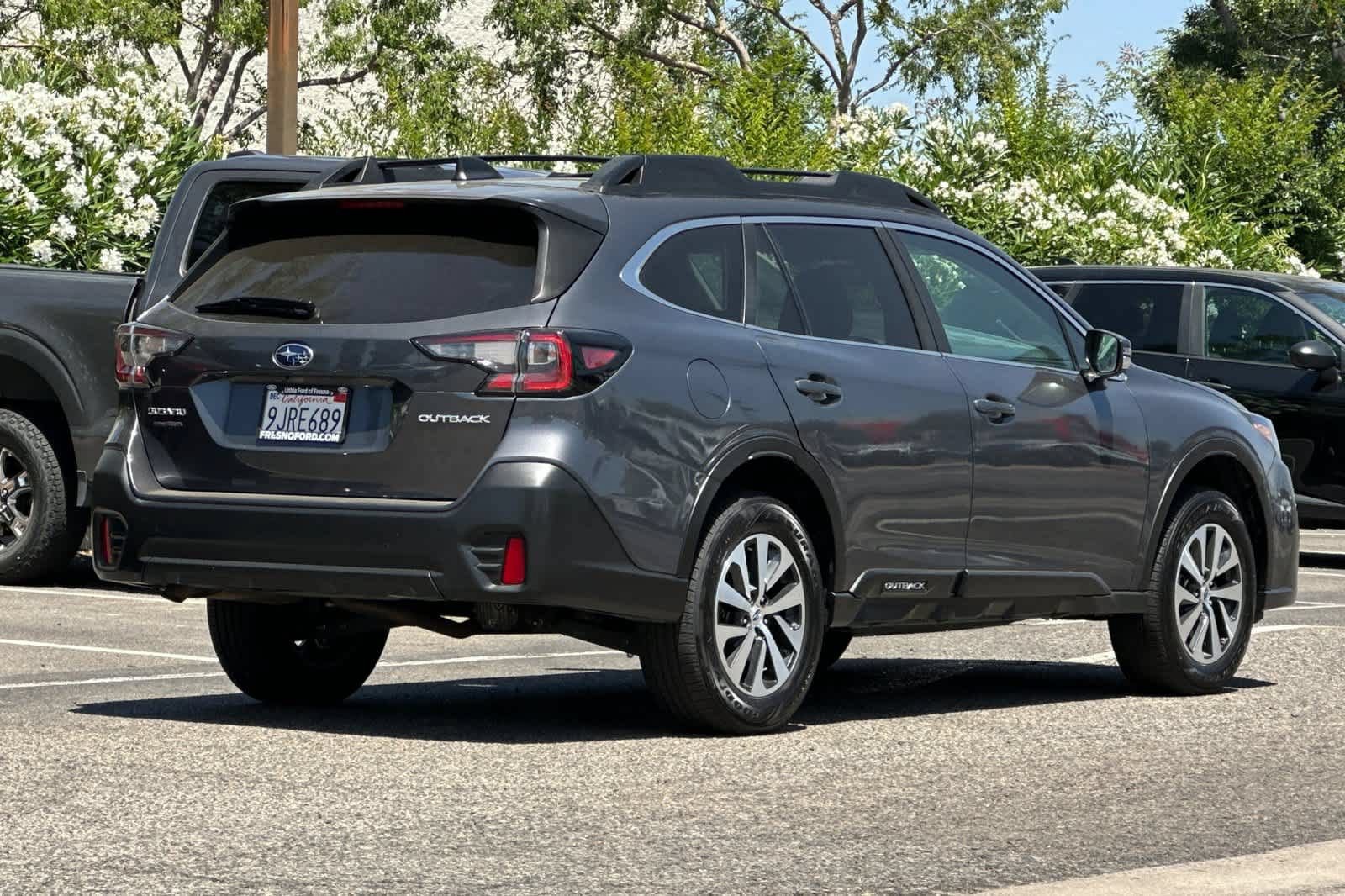 Used 2022 Subaru Outback Premium AWD/4WD image 2