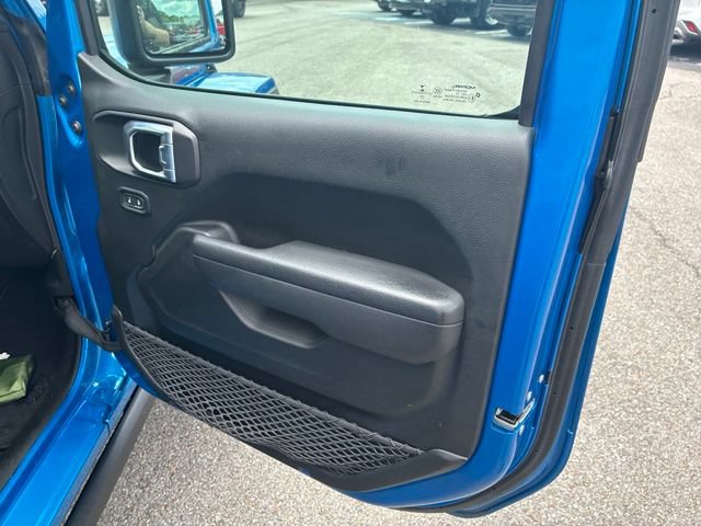 Used 2022 Jeep Wrangler Unlimited Rubicon w/ Cold Weather Group AWD/4WD image 62