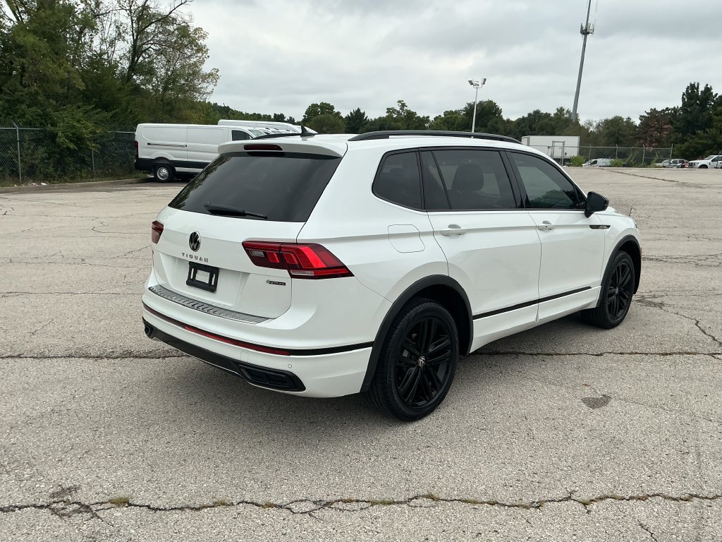 Used 2022 Volkswagen Tiguan SE R-Line AWD/4WD image 4