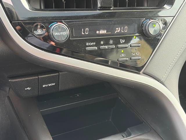 Used 2022 Toyota Camry XSE FWD image 13