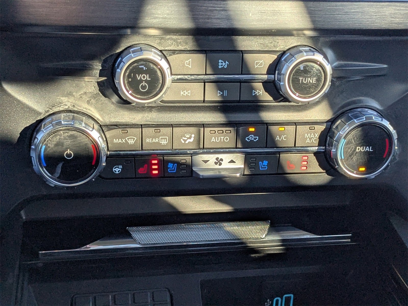 Certified 2024 Ford F250 Lariat w/ Chrome Package image 25