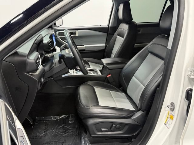 Certified 2023 Ford Explorer XLT w/ Equipment Group 202A RWD image 14