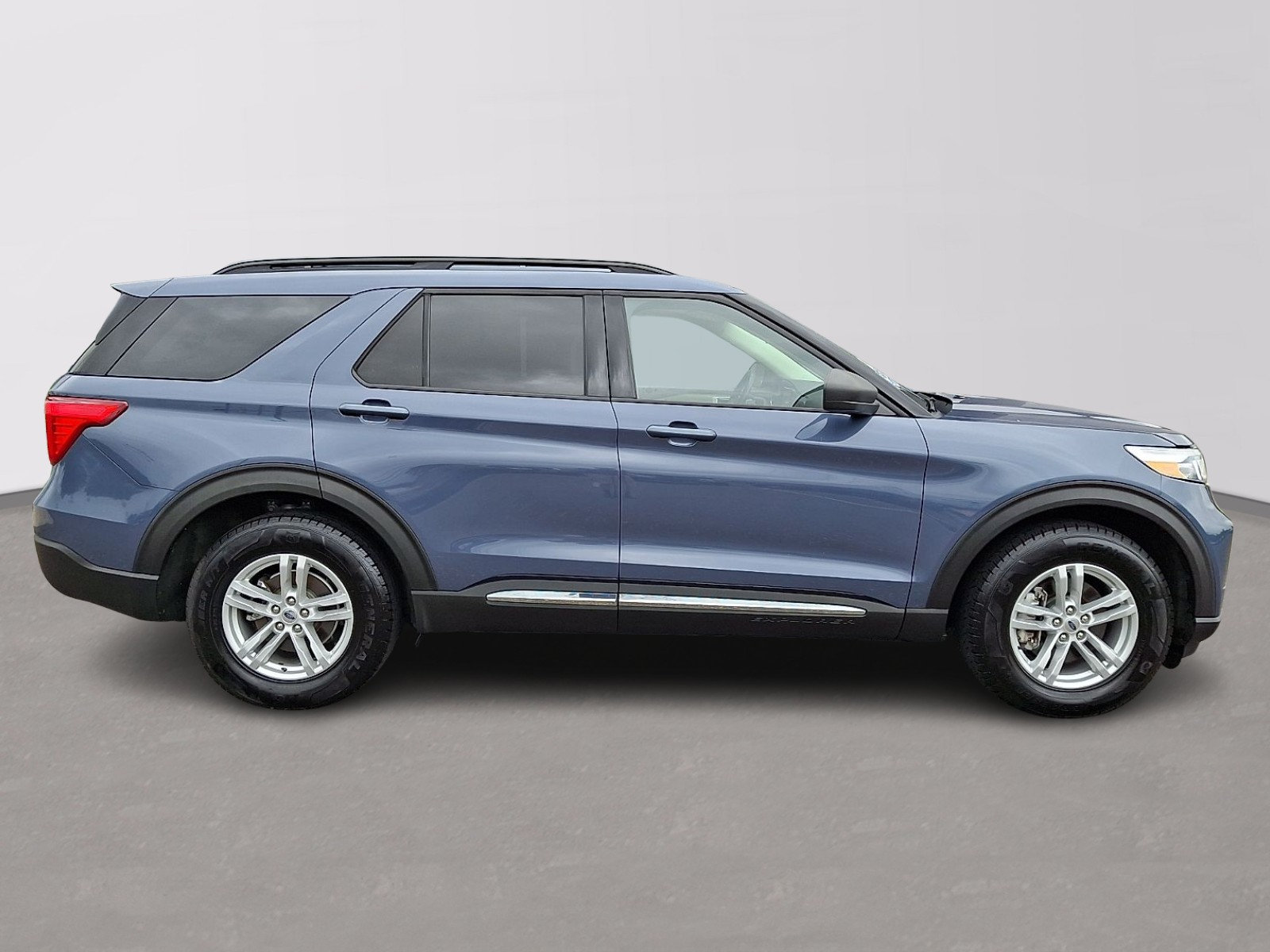 Certified 2021 Ford Explorer XLT w/ Equipment Group 202A AWD/4WD image 7
