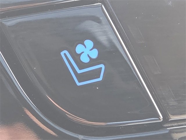 Certified 2022 Ford Explorer Limited w/ Equipment Group 301A image 21