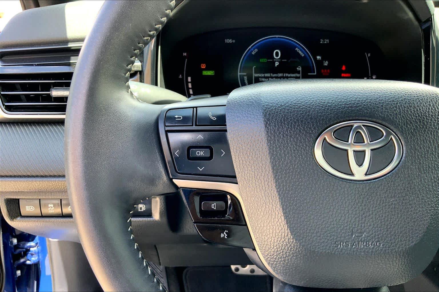 Used 2025 Toyota Camry SE w/ Convenience Package FWD image 23