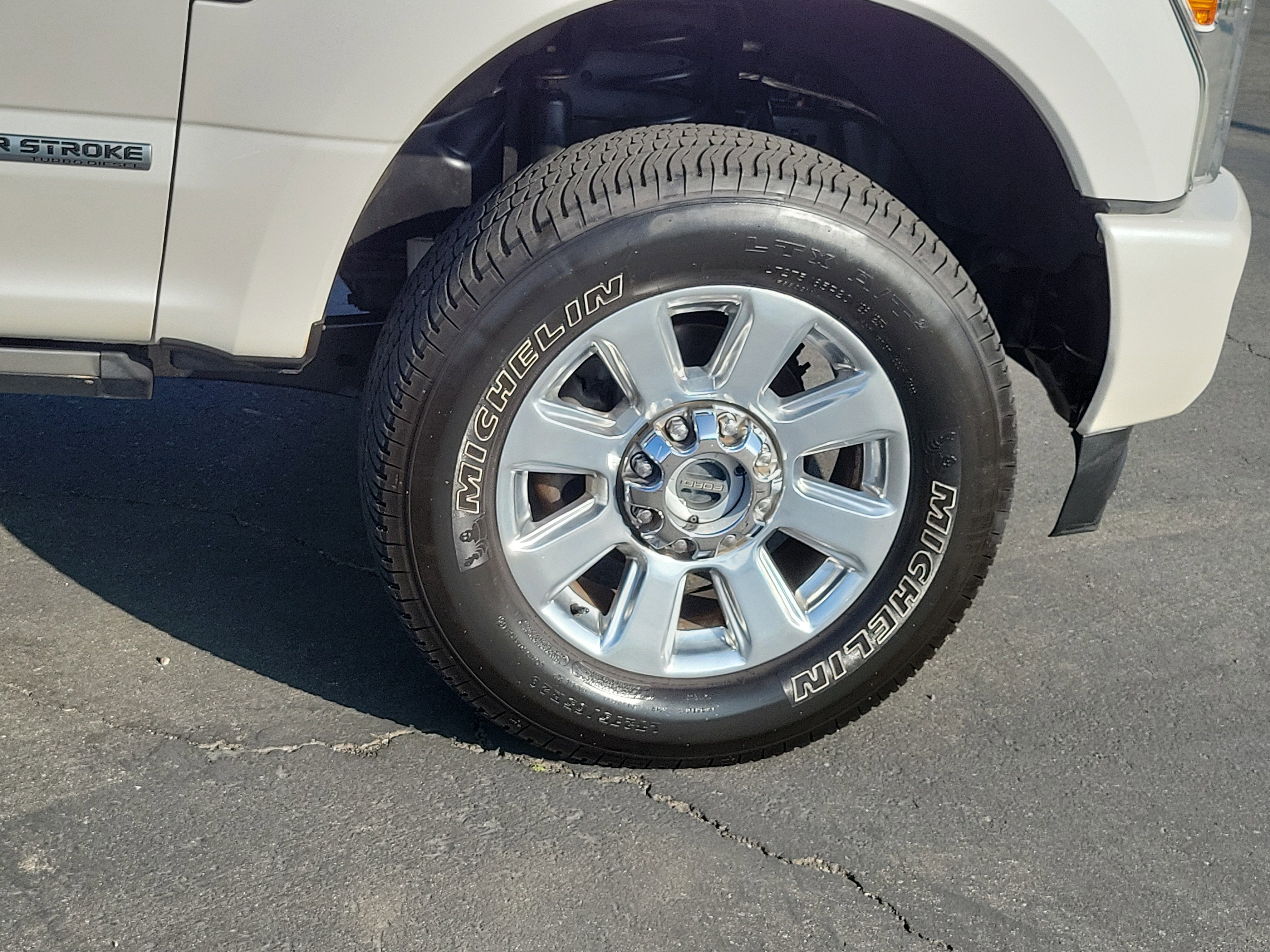 Certified 2019 Ford F350 Platinum w/ Platinum Ultimate Package AWD/4WD image 17