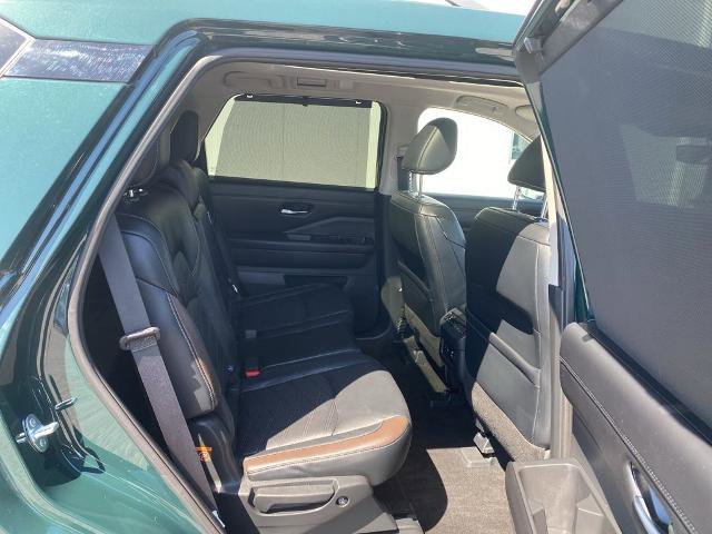Used 2024 Nissan Pathfinder Platinum w/ Cargo Package AWD/4WD image 14