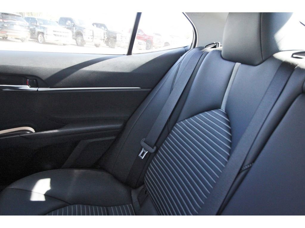 Used 2024 Toyota Camry SE image 14