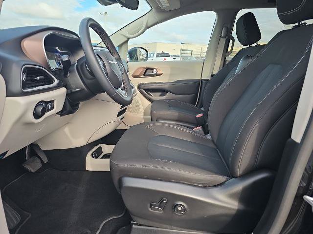 Used 2024 Chrysler Voyager LX FWD image 15