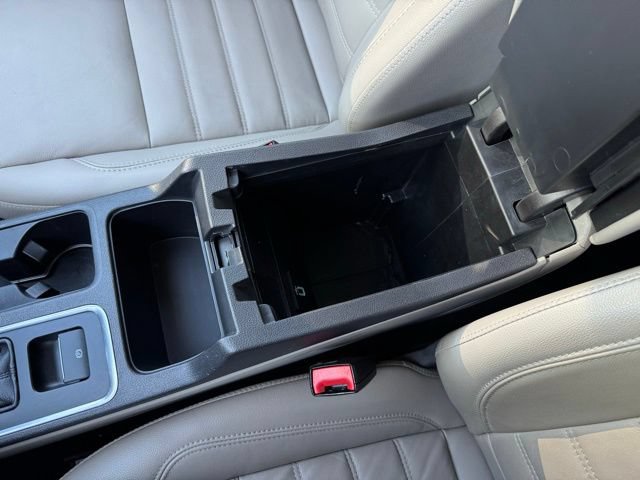 Certified 2019 Ford Escape Titanium w/ U9j03 - Titanium Tow Package AWD/4WD image 19