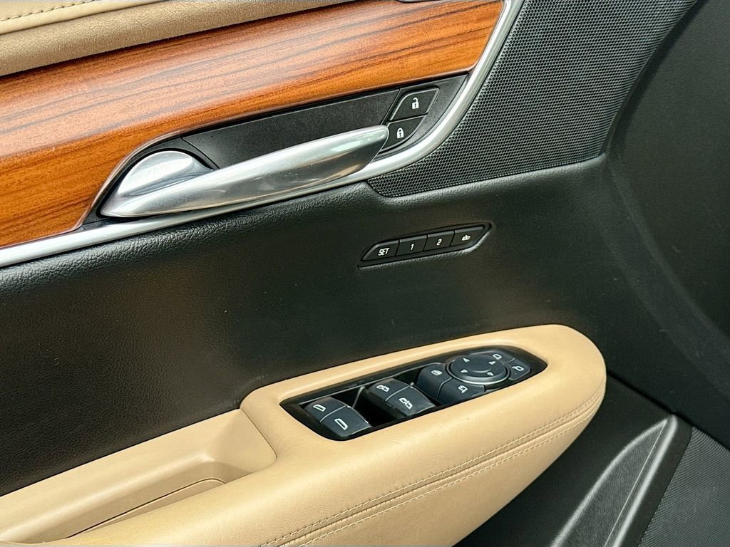 Used 2017 Cadillac XT5 Platinum w/ Driver Assist Package image 16