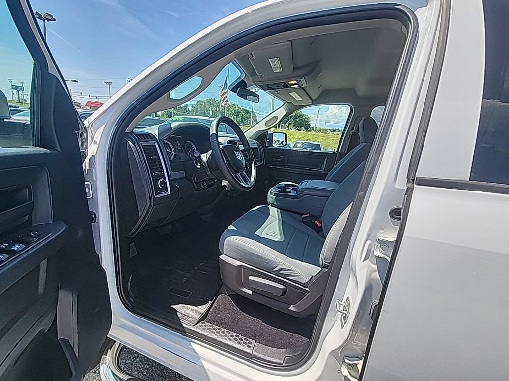 Used 2017 RAM 1500 Express AWD/4WD image 9