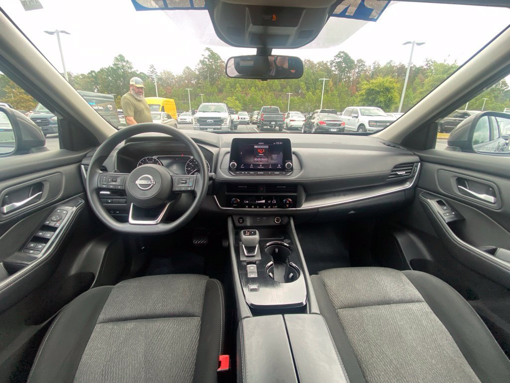 Used 2024 Nissan Rogue SV FWD image 25