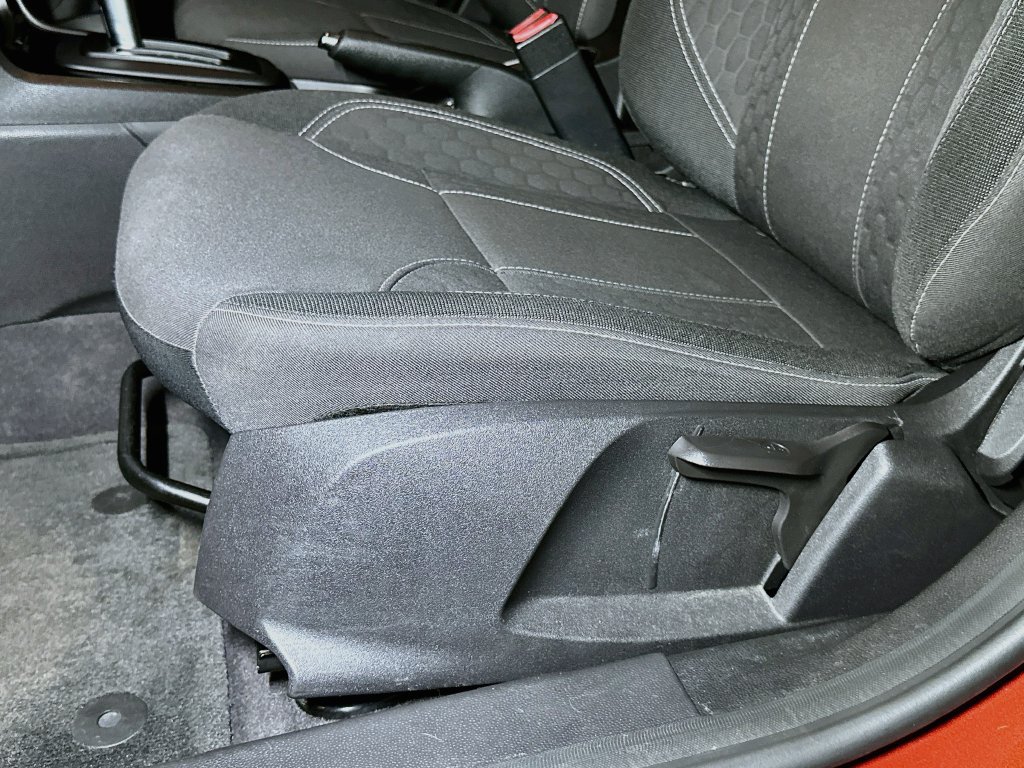 Certified 2018 Ford Fiesta SE w/ Equipment Group 201A FWD image 19