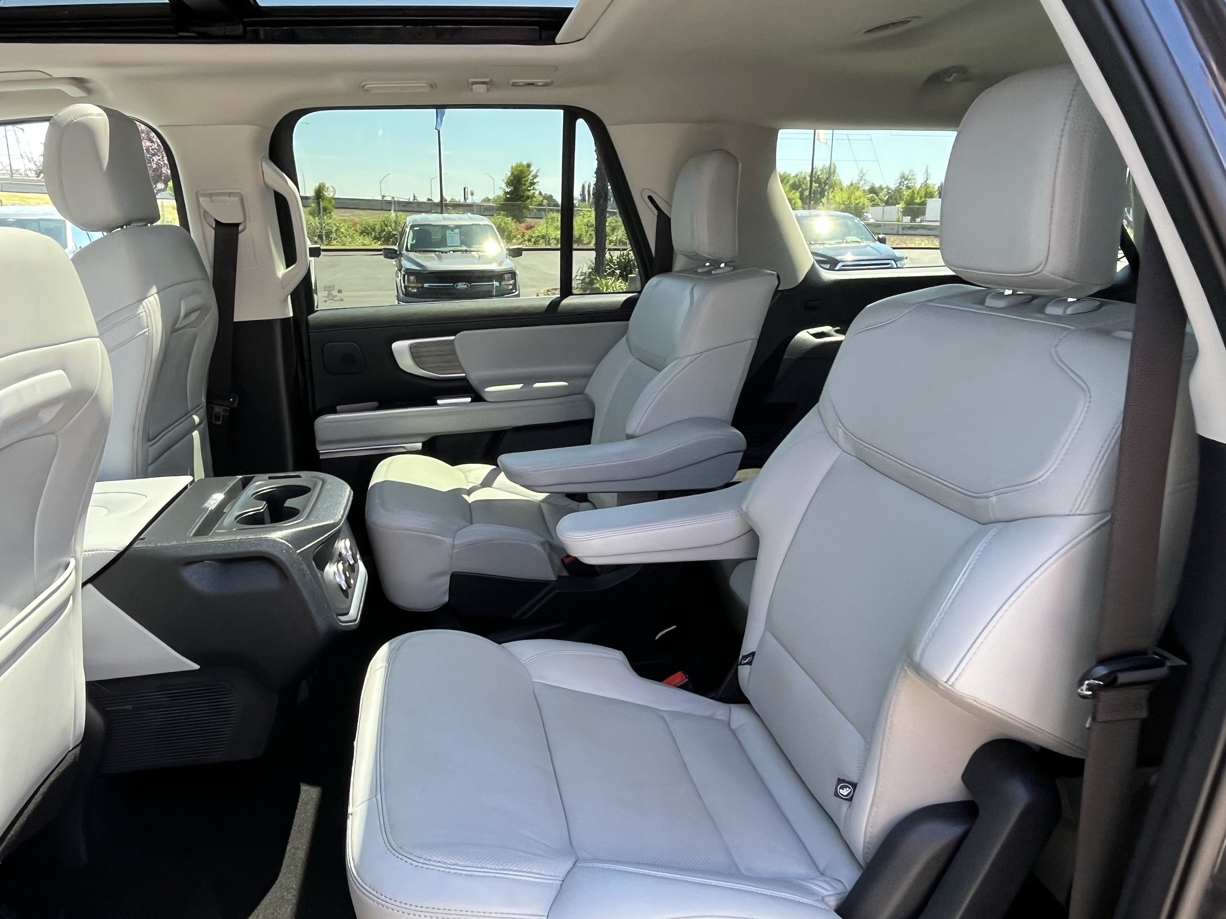 Certified 2025 Ford Expedition Max Platinum w/ Driver's Package AWD/4WD image 12