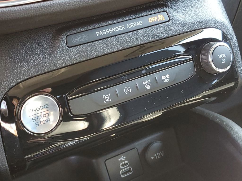 Certified 2025 Ford Escape Platinum AWD/4WD image 22