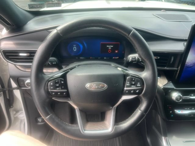 Certified 2022 Ford Explorer Platinum w/ Equipment Group 601A AWD/4WD image 14