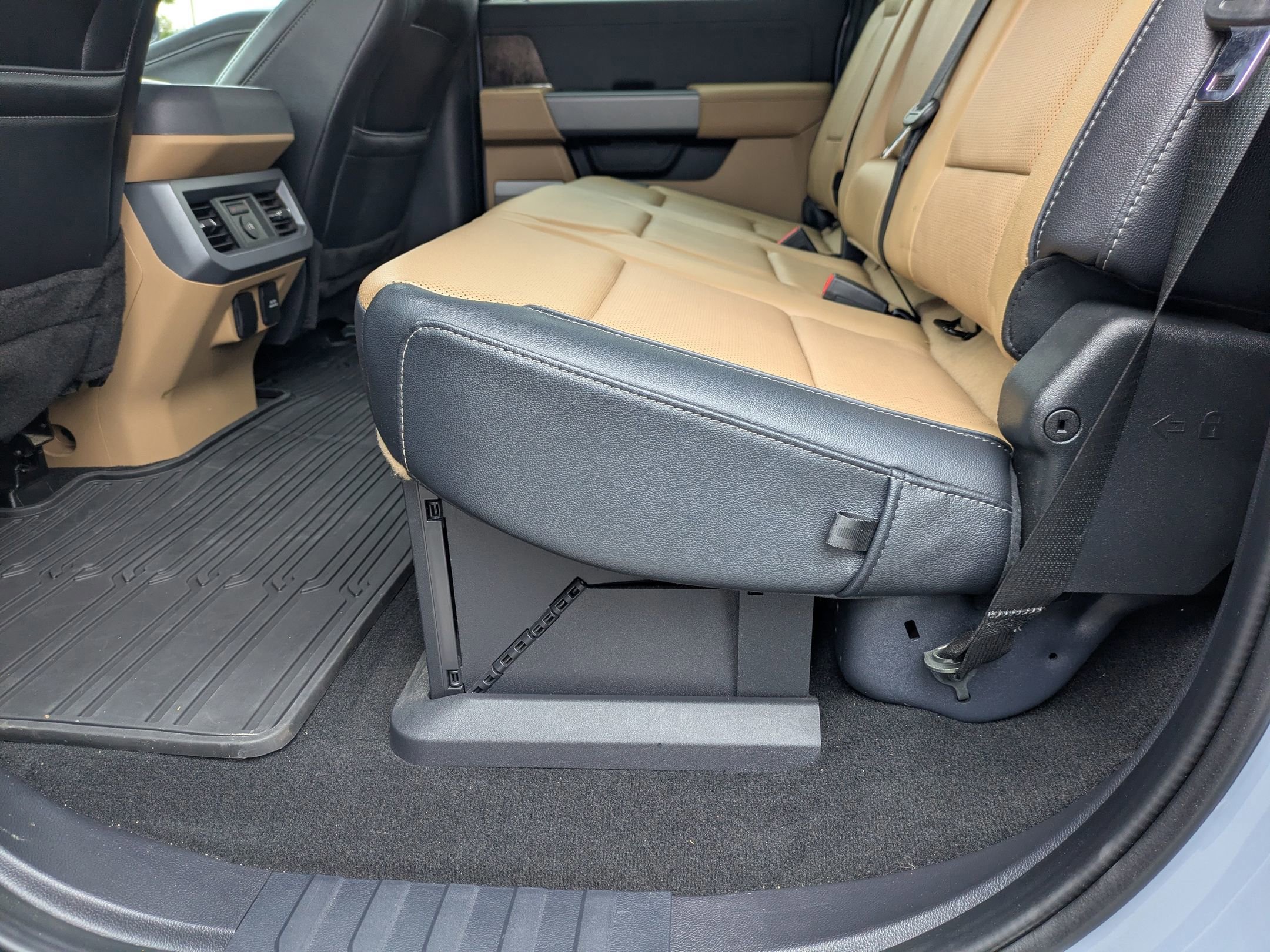 Certified 2024 Ford F350 Lariat w/ Chrome Package image 28