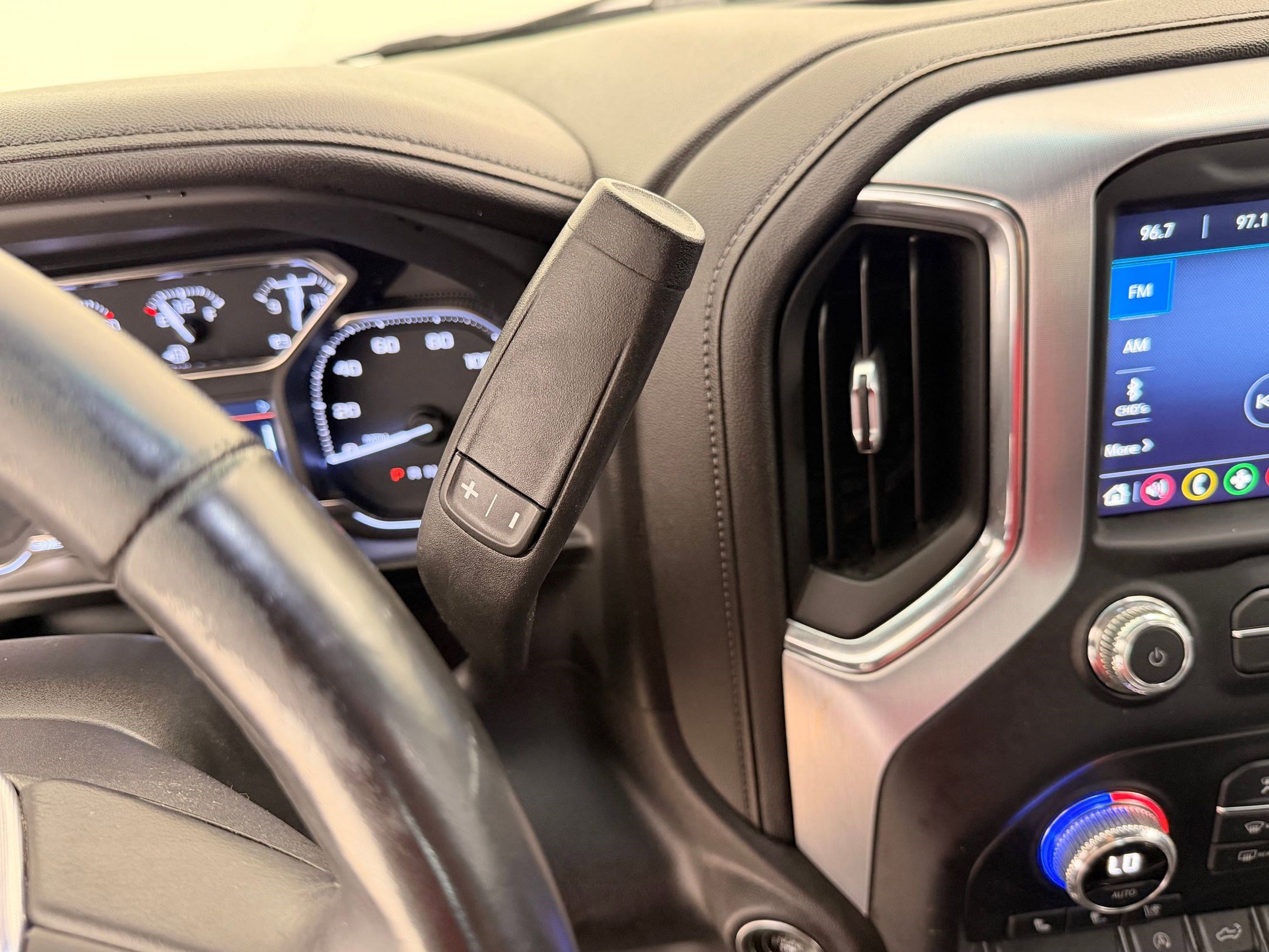 Used 2020 GMC Sierra 1500 SLT image 26