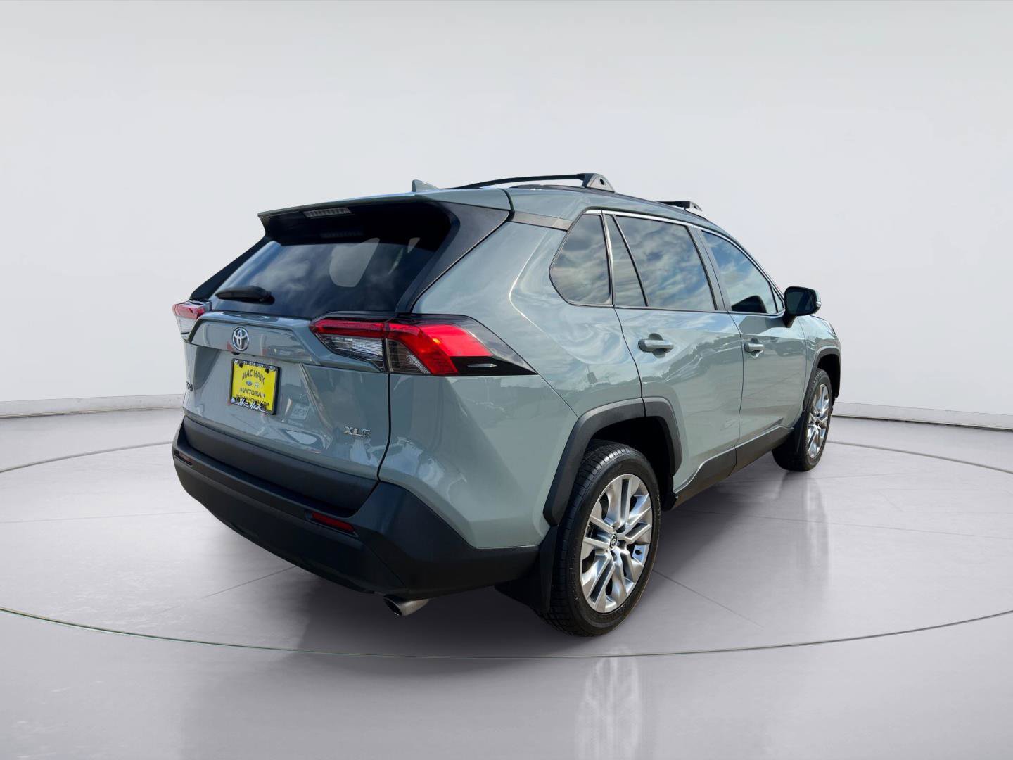 Used 2023 Toyota RAV4 XLE Premium FWD image 3