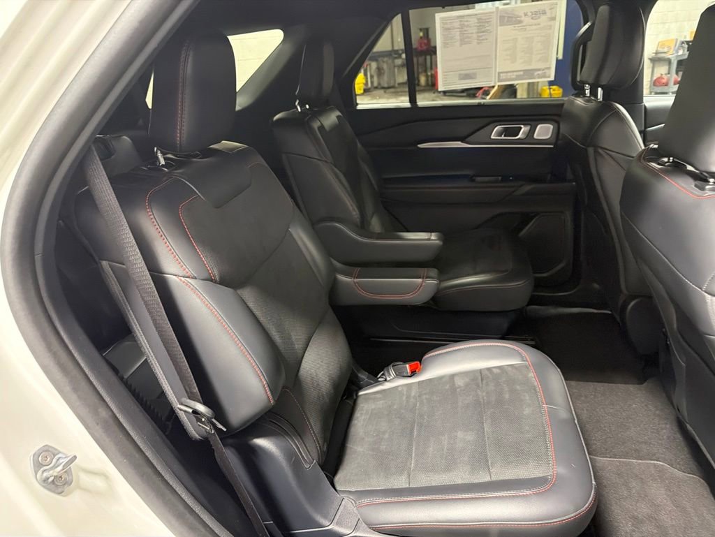 Certified 2025 Ford Explorer ST AWD/4WD image 10