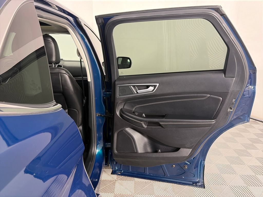 Certified 2020 Ford Edge Titanium AWD/4WD image 28