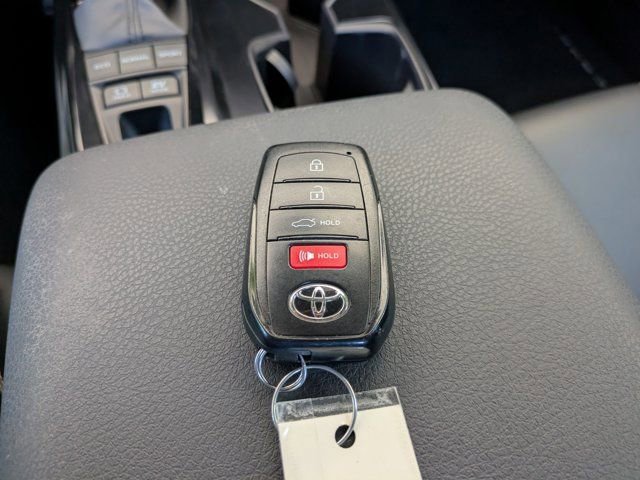 Used 2025 Toyota Camry SE image 29