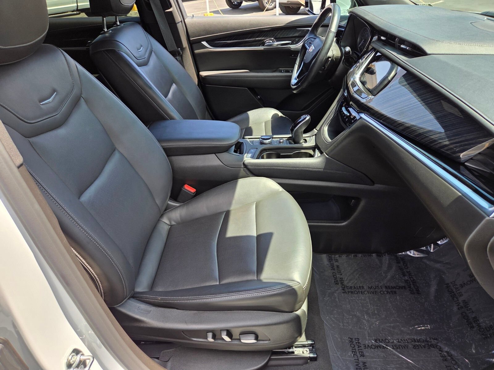 Used 2025 Cadillac XT6 Premium Luxury w/ Technology Package FWD image 17