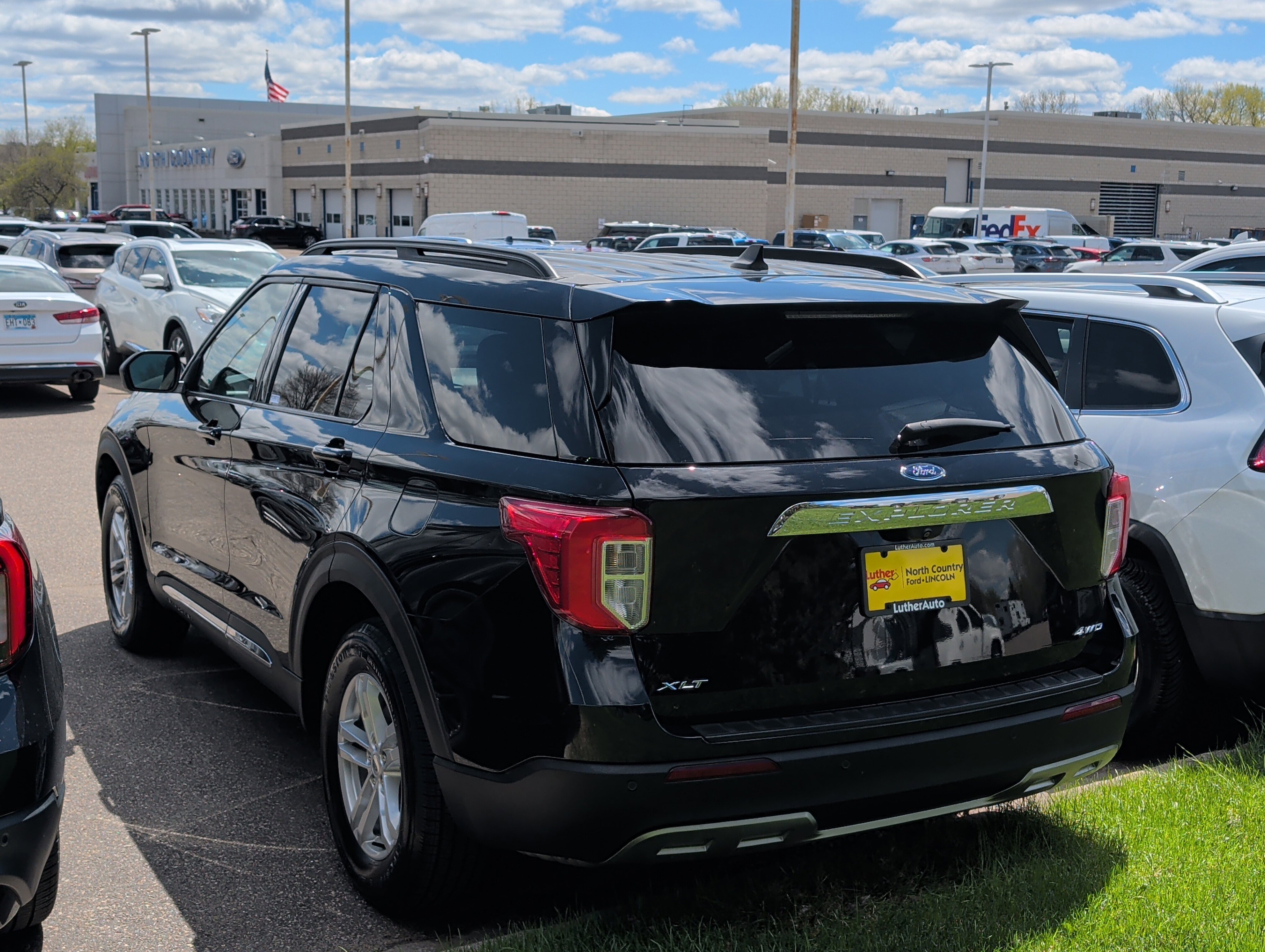 Certified 2022 Ford Explorer XLT w/ Equipment Group 202A AWD/4WD image 3