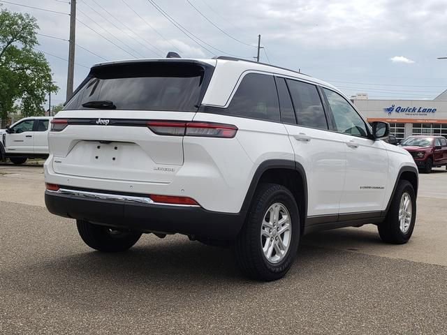 Used 2023 Jeep Grand Cherokee Laredo w/ Luxury Tech Group I AWD/4WD image 4