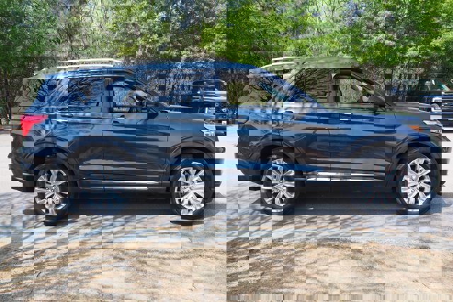 Certified 2023 Ford Explorer Limited w/ Hybrid Equipment Group 310A image 8