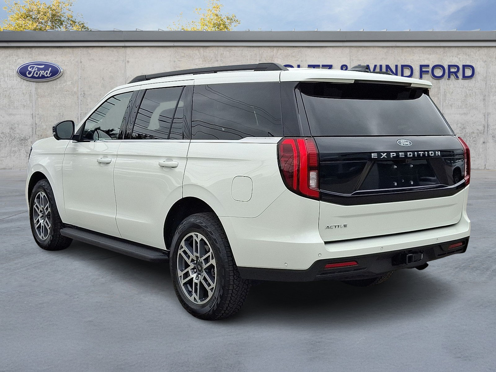 Certified 2025 Ford Expedition Active AWD/4WD image 4