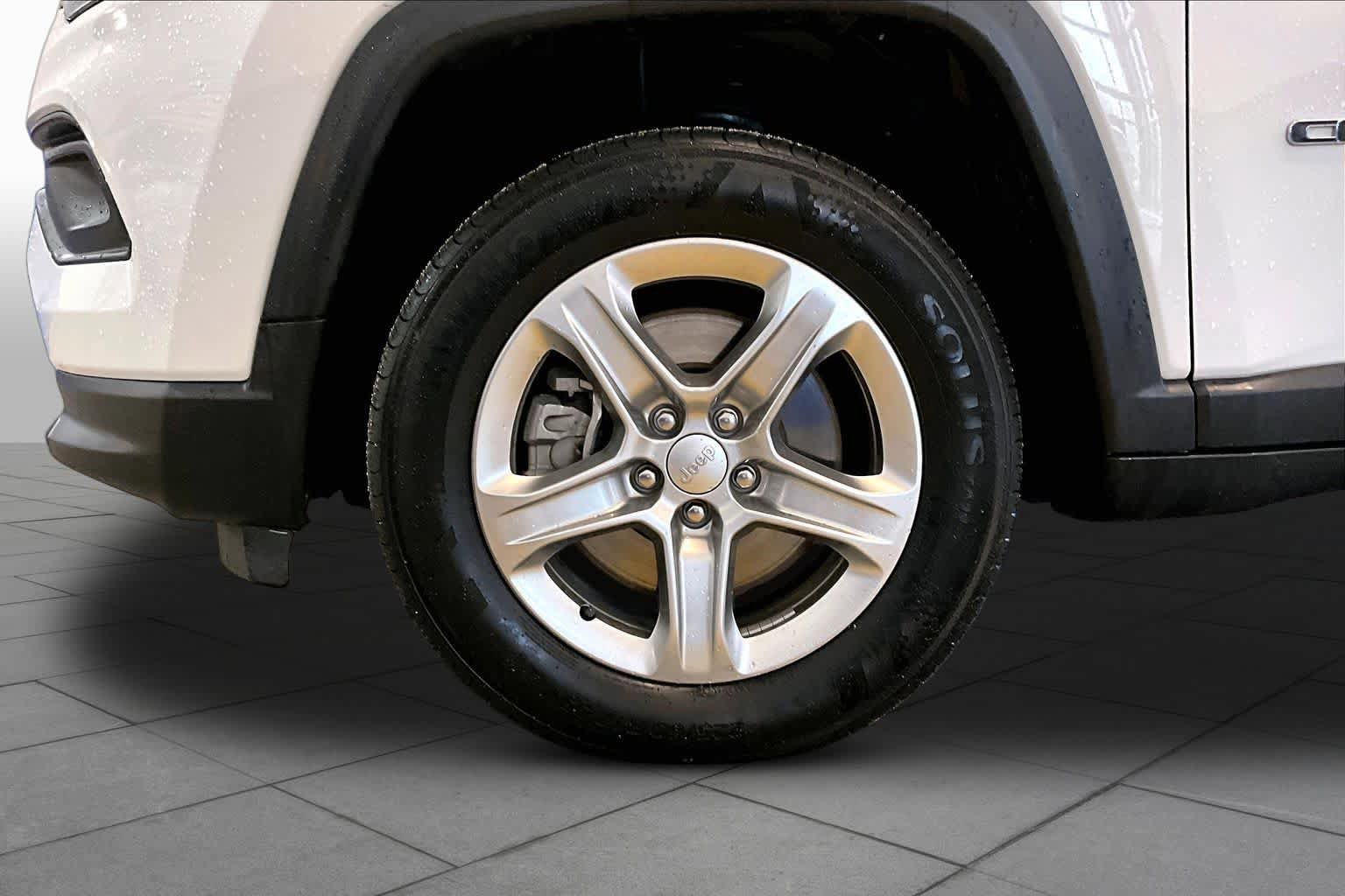 Used 2024 Jeep Compass Latitude AWD/4WD image 11