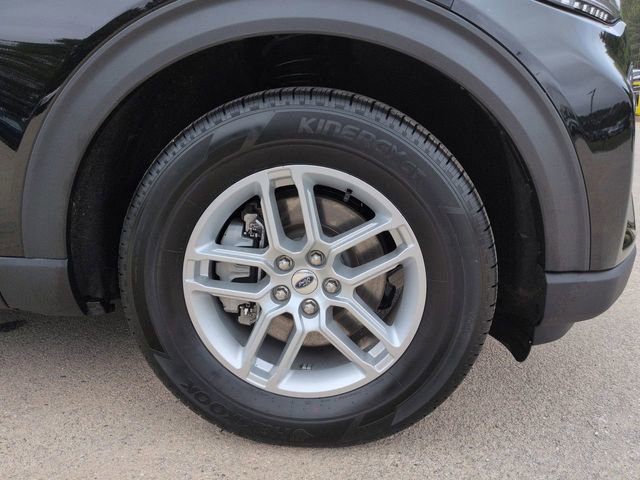 Certified 2025 Ford Explorer Active w/ Active Comfort Package RWD image 12