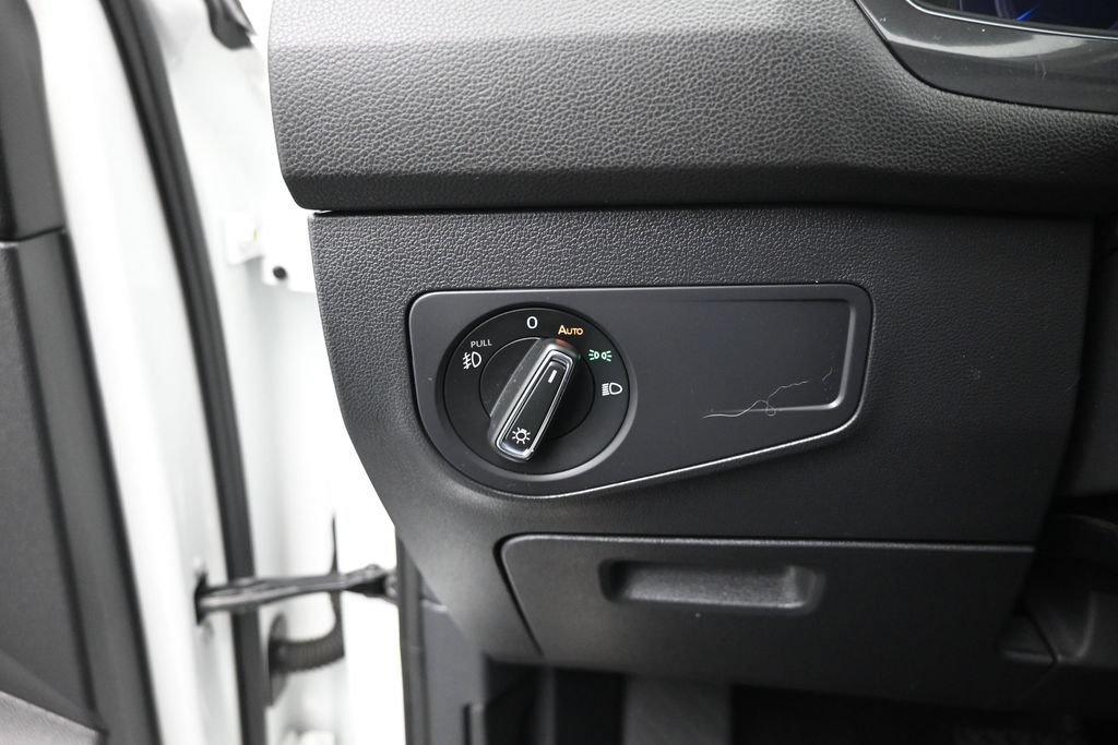 Used 2021 Volkswagen Tiguan SEL FWD image 13