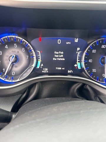 Used 2023 Chrysler Pacifica Touring-L FWD image 5