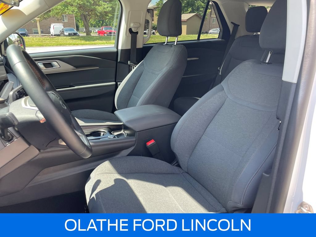 Certified 2025 Ford Explorer Active AWD/4WD image 12