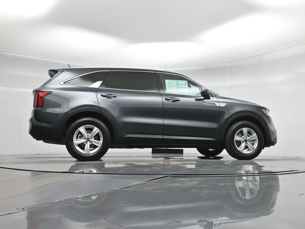 Used 2023 Kia Sorento LX image 13