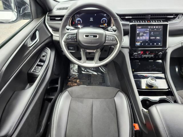 Used 2023 Jeep Grand Cherokee L Altitude AWD/4WD image 13