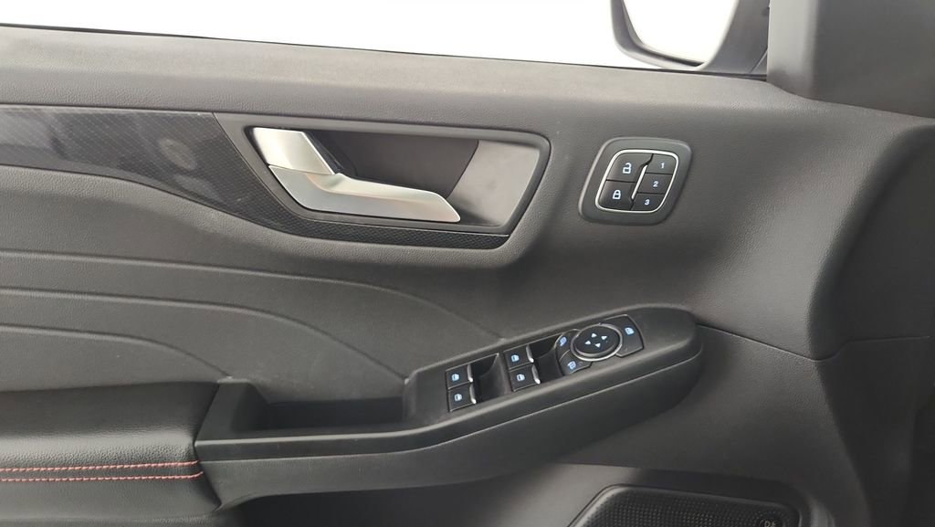 Certified 2023 Ford Escape ST-Line Select w/ Tech Pack #2 image 16