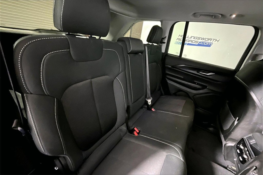 Used 2023 Jeep Grand Cherokee Laredo X image 22