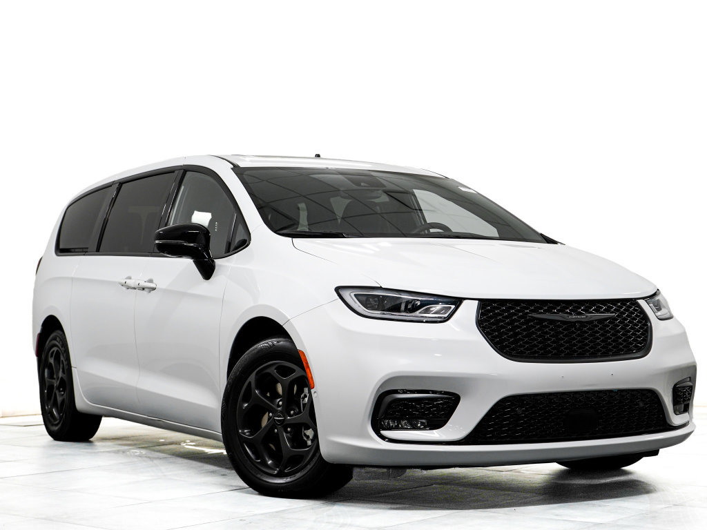 Used 2023 Chrysler Pacifica Limited w/ S Appearance Package