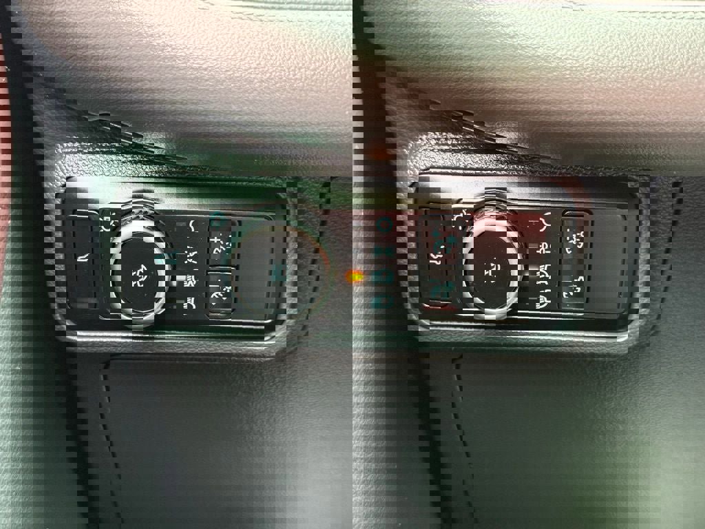 Certified 2025 Ford Explorer Platinum image 26