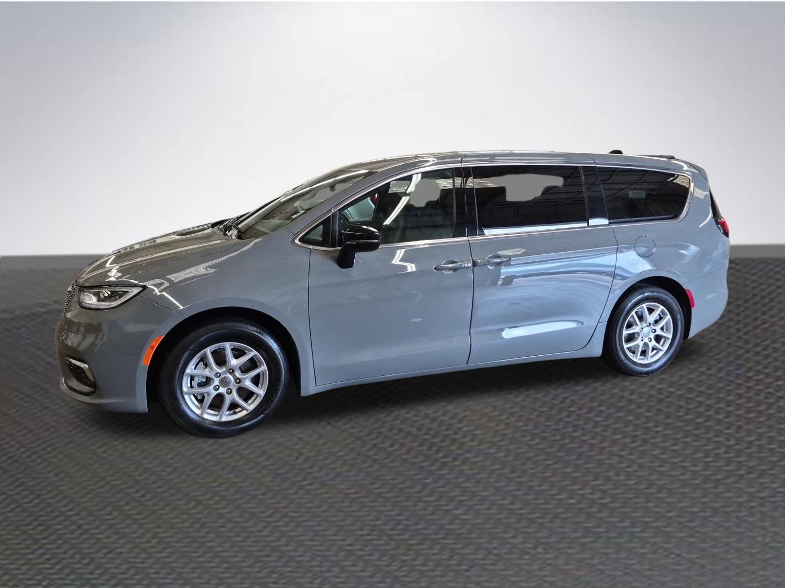 Used 2025 Chrysler Pacifica Select FWD image 2
